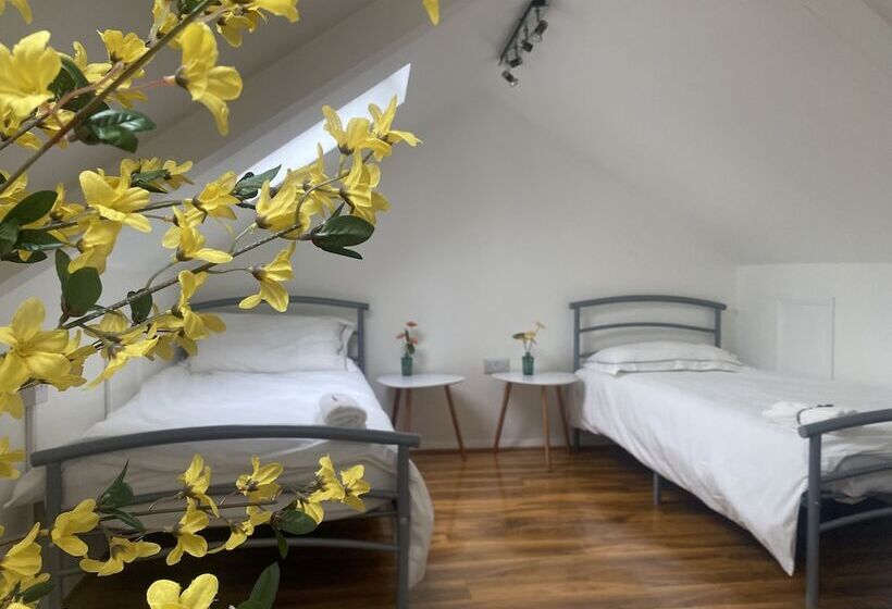 레지던스 Lovely And Cosy House In Cardiff, South Wales