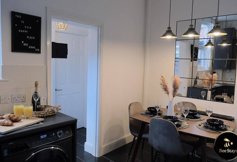 דירת נופש Pickmere House  An Oasis Near Town Centre