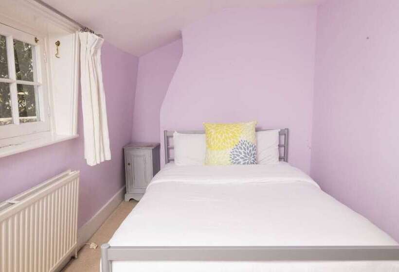 The Angel Place Hideaway   Fair 4bdr House With Terrace