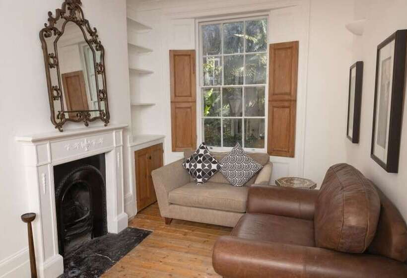 The Angel Place Hideaway   Fair 4bdr House With Terrace