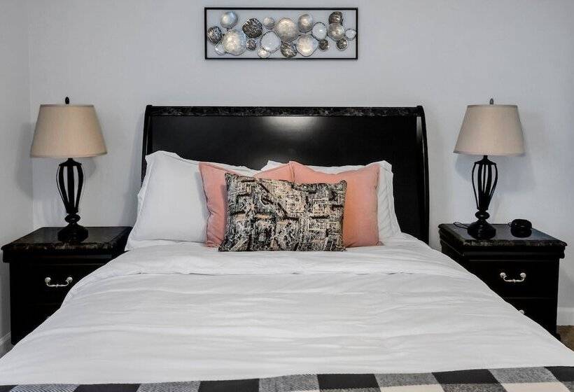 Vibrant Home With Spacious Pool!#6st5504