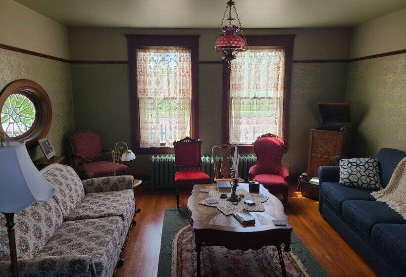 مبيت وإفطار The Bissing House