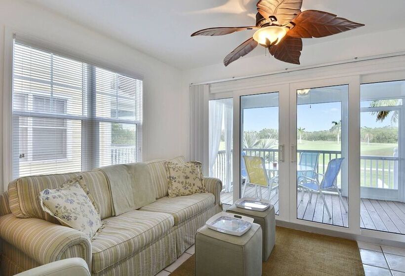 Coral Breeze By Avantstay Close To Beach W/ Balcony & Shared Pool! Month Long Stays Only