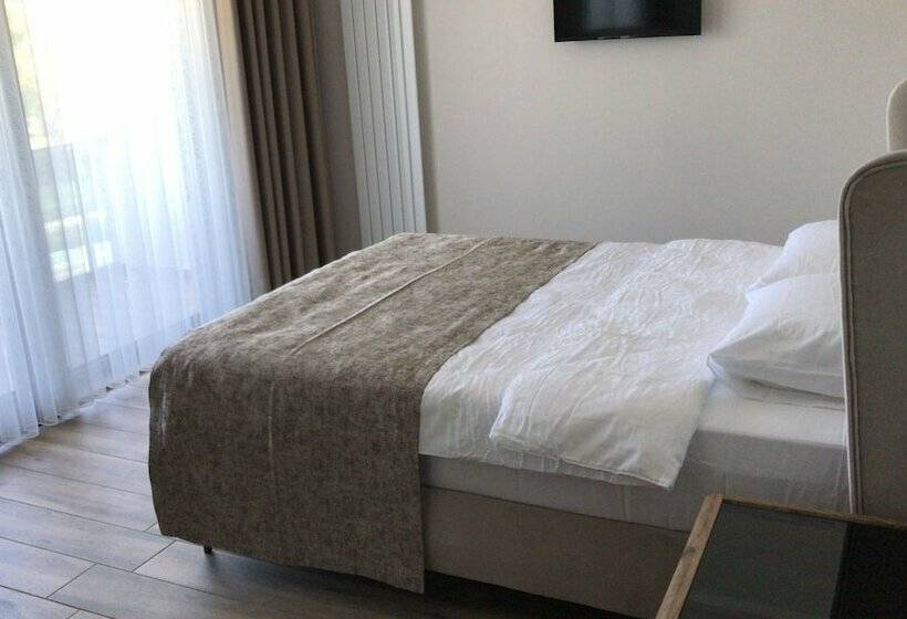 مسافرخانه Anti̇goni̇a Buti̇k Otel