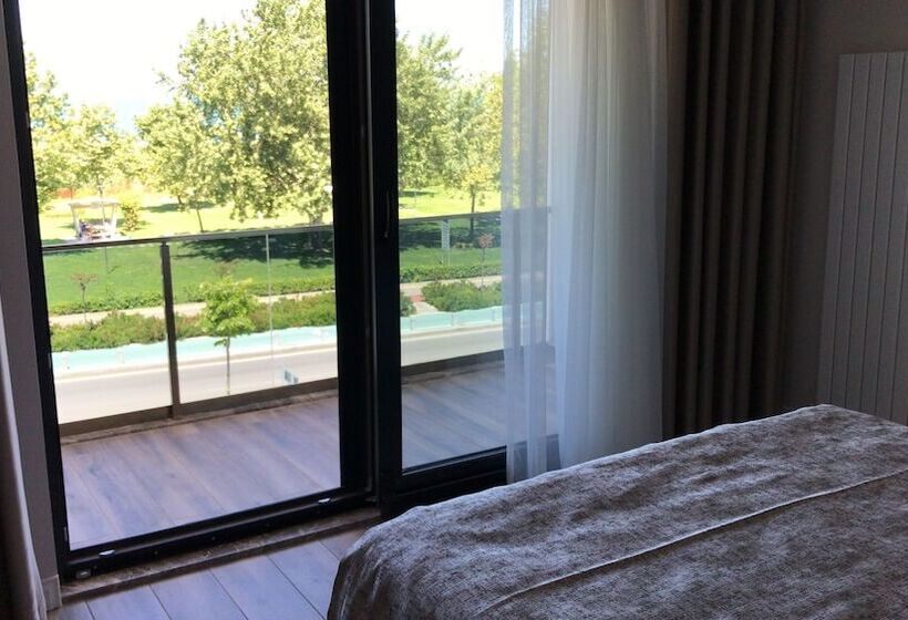 مسافرخانه Anti̇goni̇a Buti̇k Otel
