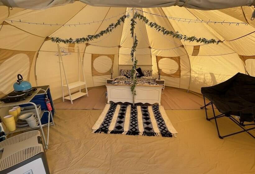 호텔 Impeccable 1 Bed Bell Tent Near Holyhead