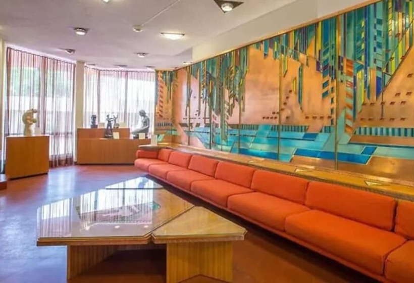 فندق Inn At Price Tower