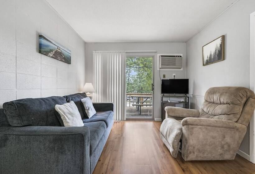 هتل Kimberling Cove C1