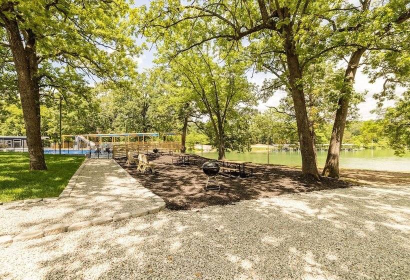 هتل Kimberling Cove H22