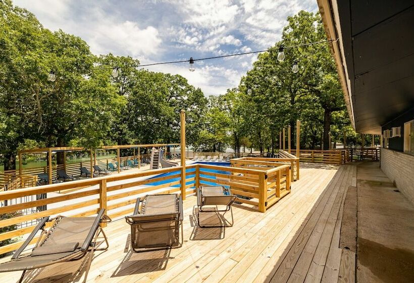 هتل Kimberling Cove M9