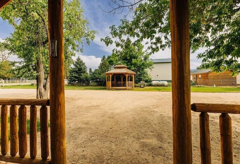 בית מלון כפרי Shire Valley Cabins, Charming Dayton Retreat