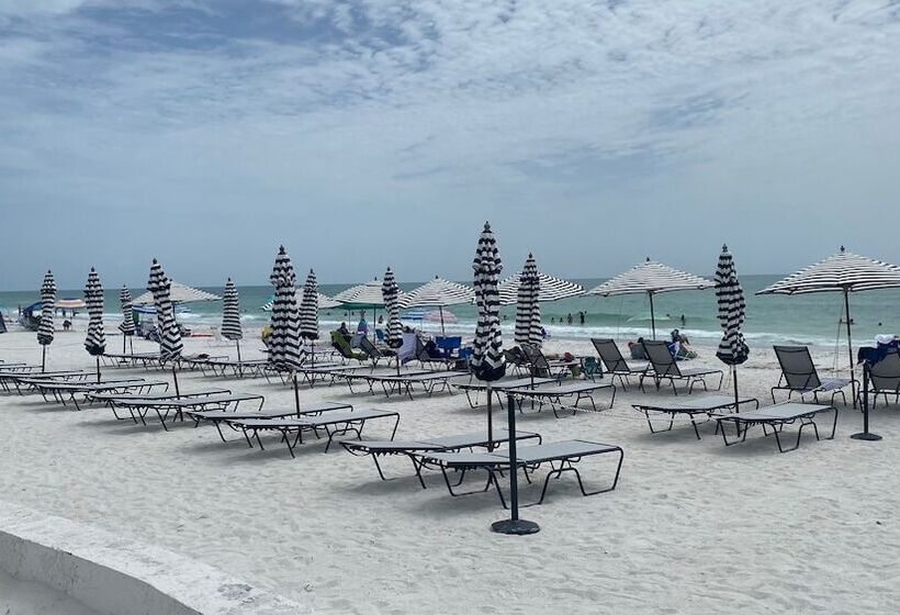 בית מלון כפרי The Retreat At Anna Maria Island Inn