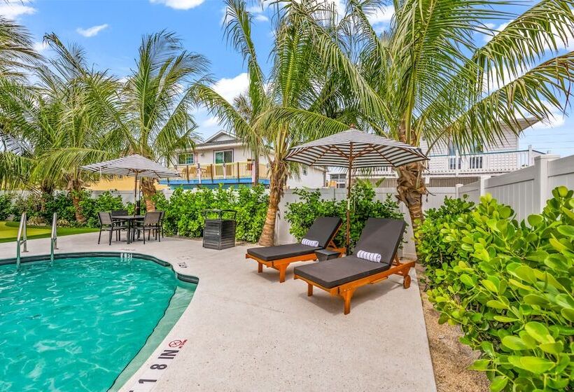 בית מלון כפרי The Retreat At Anna Maria Island Inn