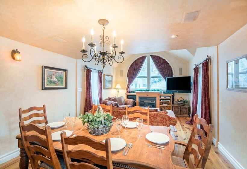 Hruza Hideout By Avantstay Walkable Location + Free Ski Shuttle, Mountain View