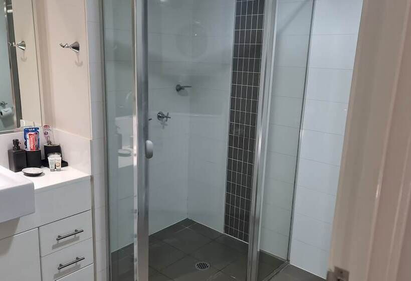 Qure Restaurant & Apartments