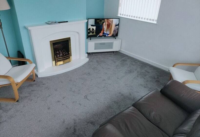 住所  Charming 2 Bed House In Fleetwood, England