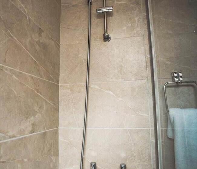 اقامتگاه Comfortable 3 Bed House In Coventry