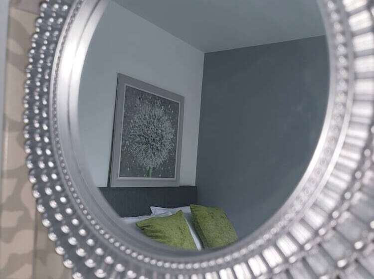 إقامة Immaculate 7 Bed House In Ashton Under Lyne, Ol7