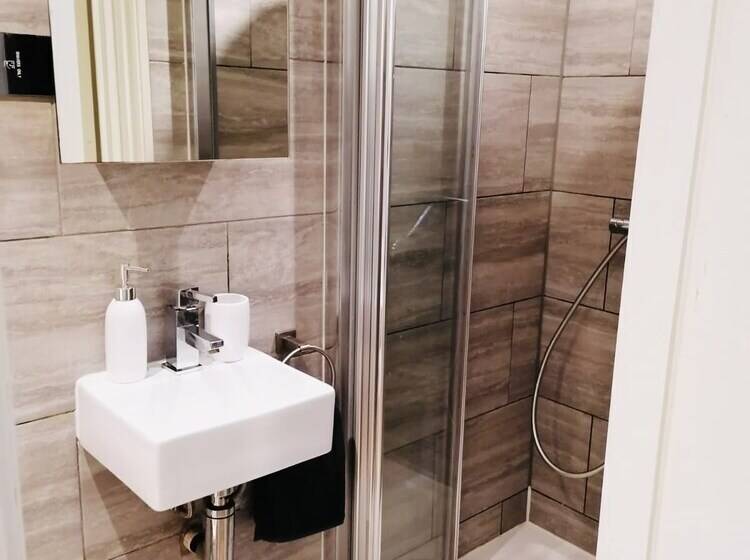 إقامة Lovely And Spacious House In South London