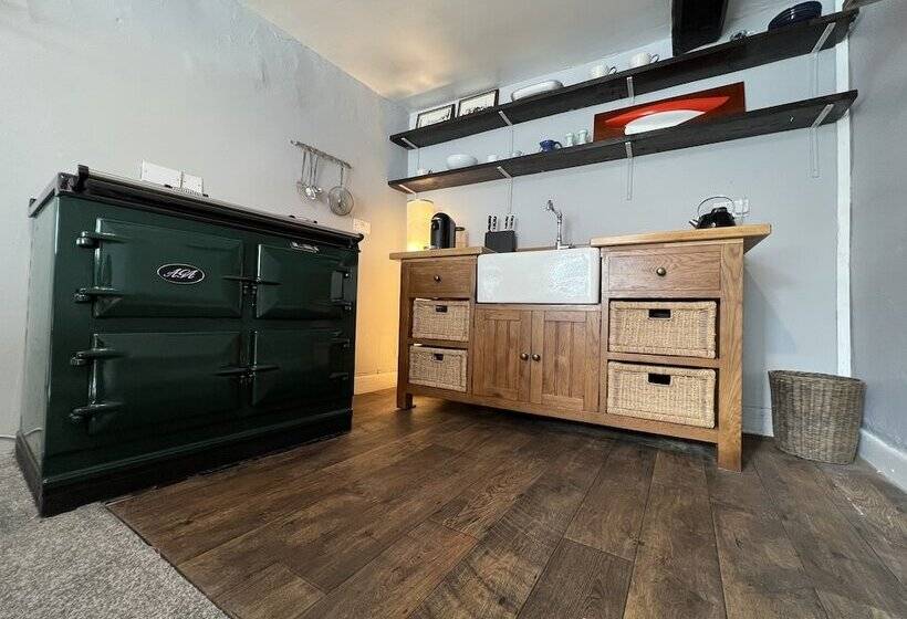 レジデンス Traditional 3 Bed Cottage, Log Burner & Sea Views!