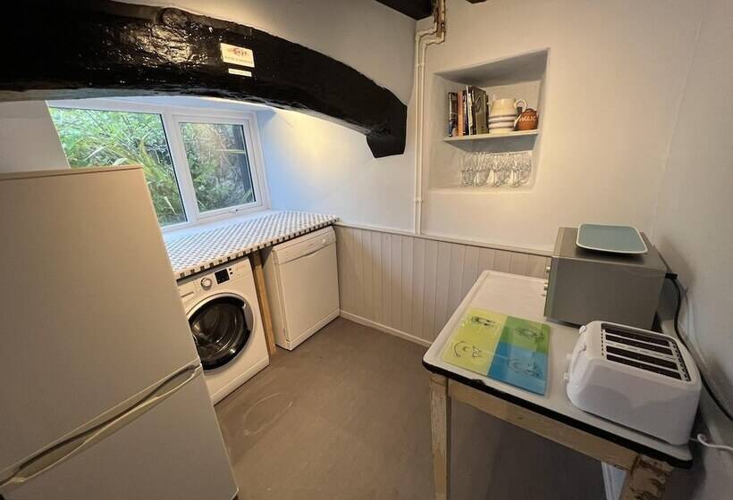 レジデンス Traditional 3 Bed Cottage, Log Burner & Sea Views!