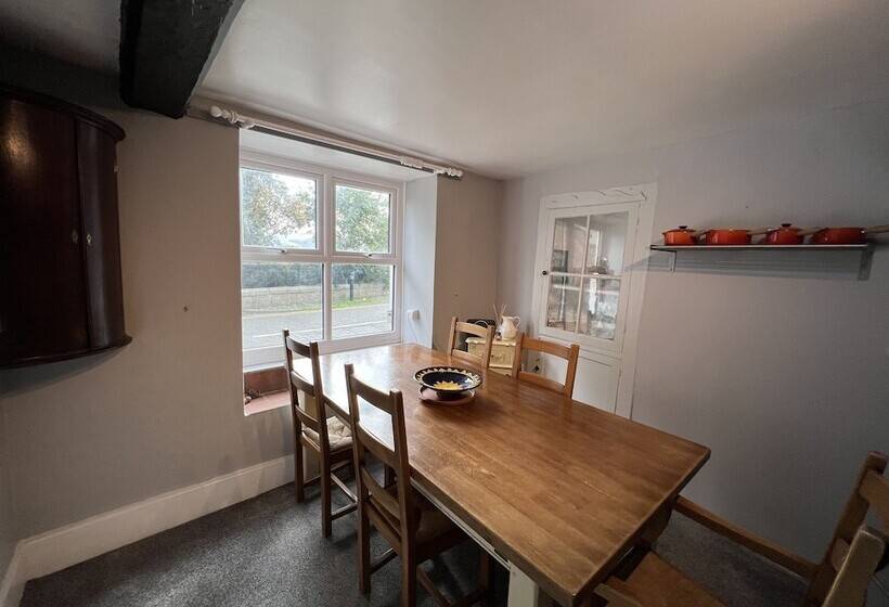 إقامة Traditional 3 Bed Cottage, Log Burner & Sea Views!