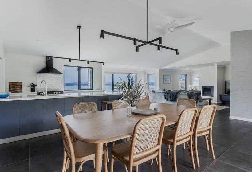 اقامتگاه Vancouver S End By The Bnb Collection