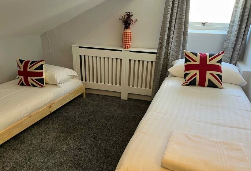 منتجع The North Wales Gathering   Hot Tub Sleeps Up To 16