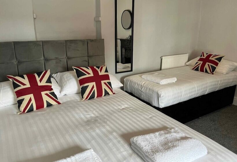 منتجع The North Wales Gathering   Hot Tub Sleeps Up To 16