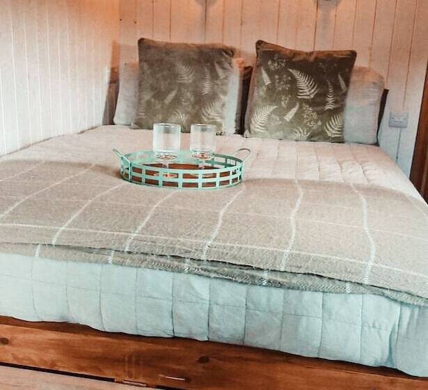 Stunning Shepherd S Hut Retreat, North Devon