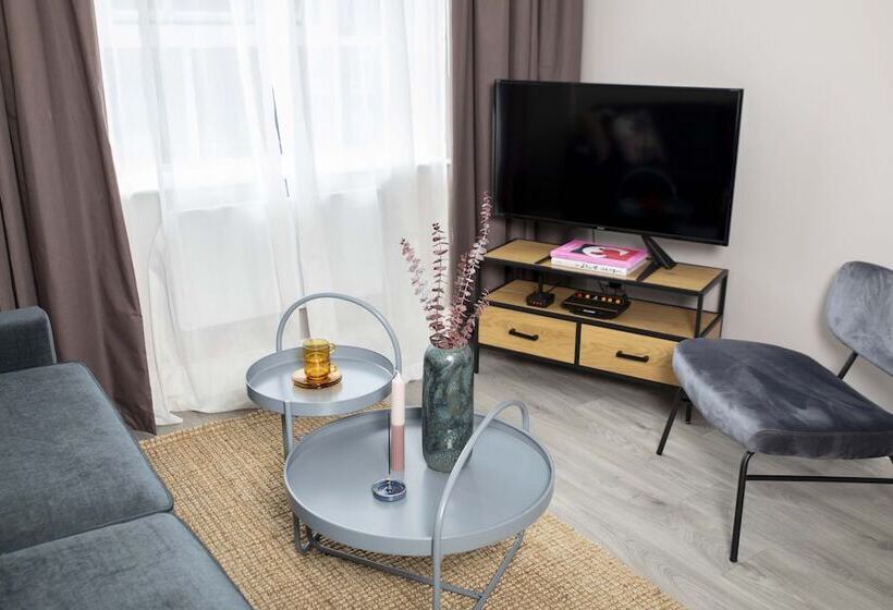 Bob W Commercial House