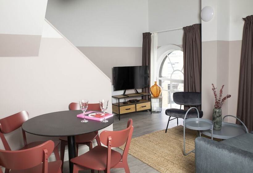 Bob W Commercial House