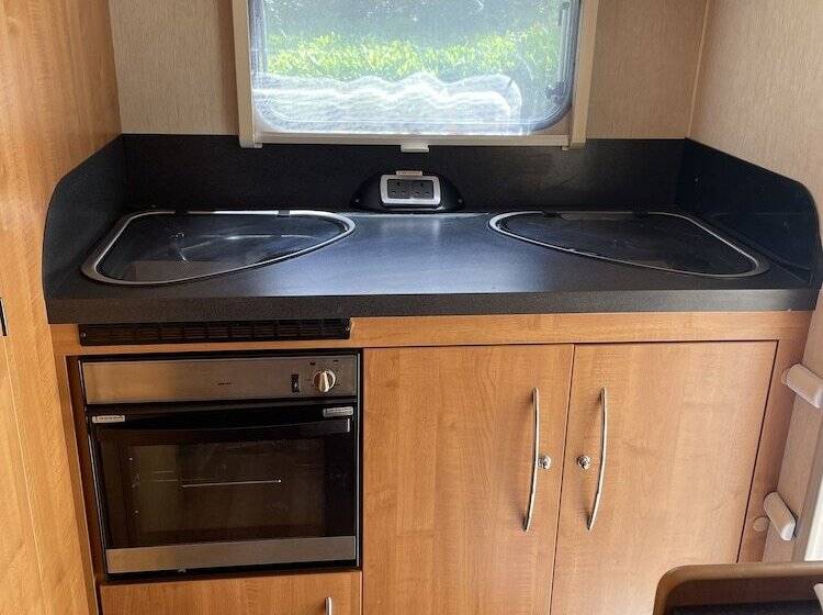 בית מלון כפרי Captivating 2 Bed Motorhome In Wareham