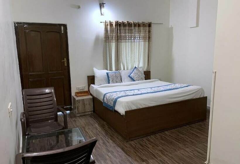 בית מלון כפרי Corbett Ambience Resort