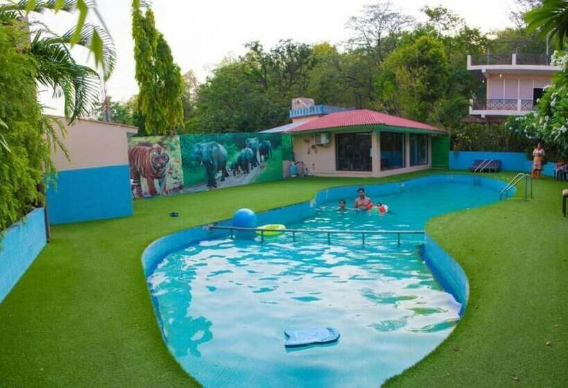 בית מלון כפרי Corbett Ambience Resort