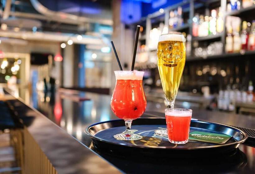 هتل Holiday Inn Express Dresden Zentrum, An Ihg