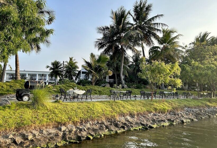 호텔 Lagoon Sarovar Premiere Resort, Pondicherry