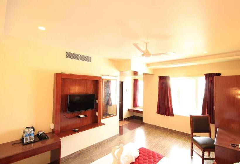 هتل Pondy Southern Residency