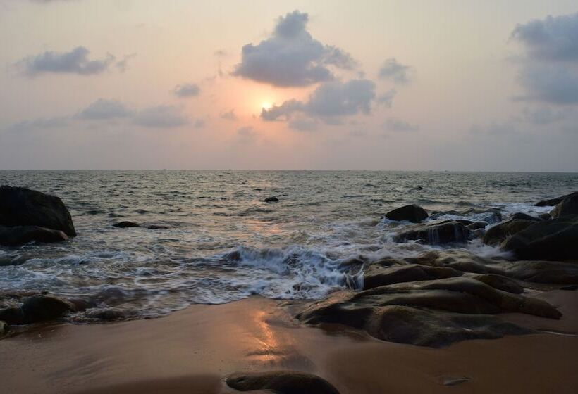 호텔 Red Earth Gokarna