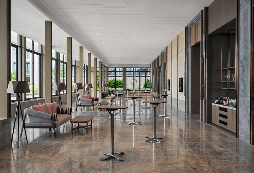בית מלון כפרי Sheraton Cebu Mactan Resort