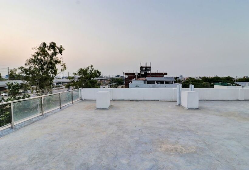 בית מלון כפרי Treebo Grand Town House