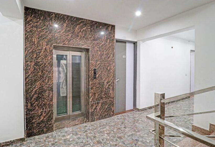 בית מלון כפרי Treebo Grand Town House