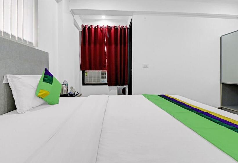 בית מלון כפרי Treebo Grand Town House