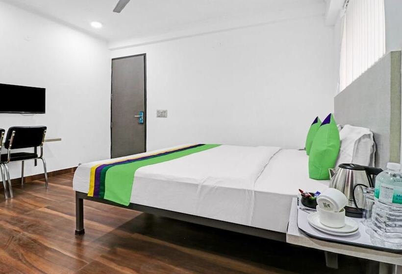 בית מלון כפרי Treebo Grand Town House