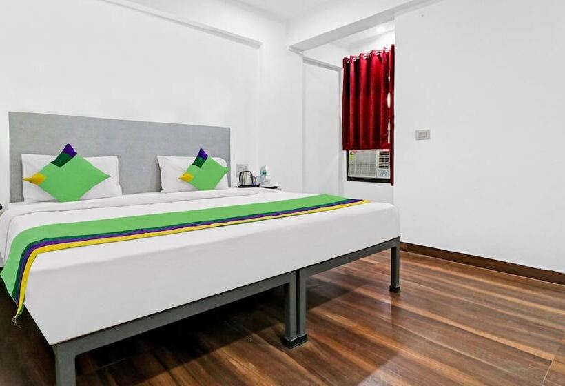 בית מלון כפרי Treebo Grand Town House