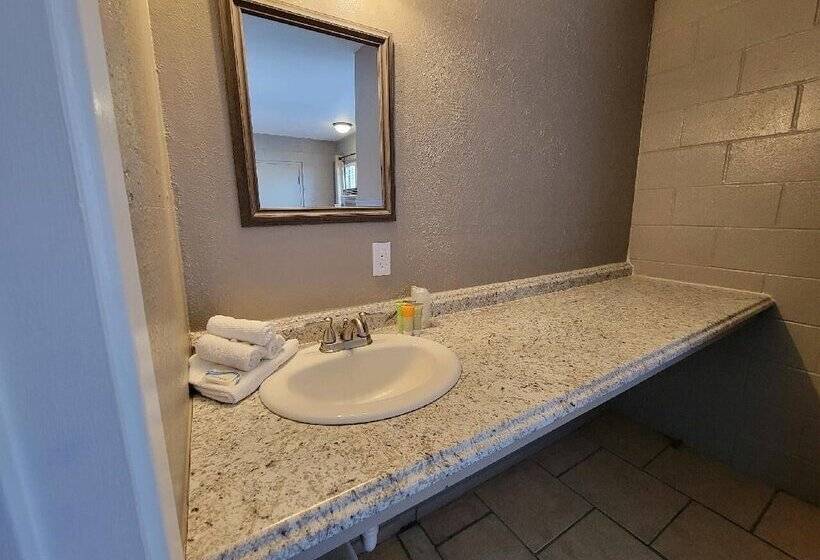 فندق على الطريق Five Star Inn