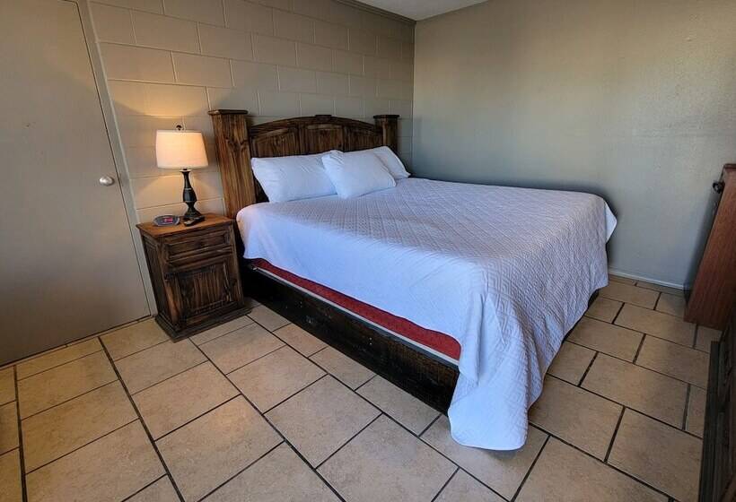 فندق على الطريق Five Star Inn