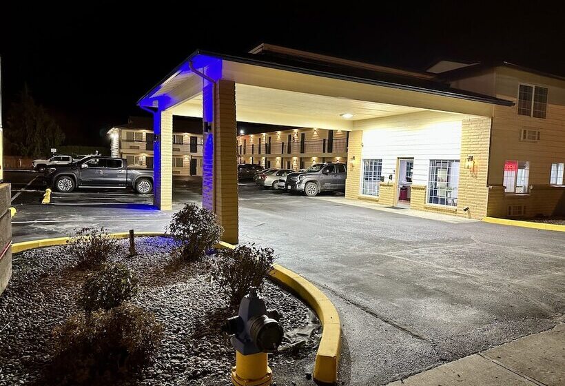 فندق على الطريق Quincy Inn And Suites