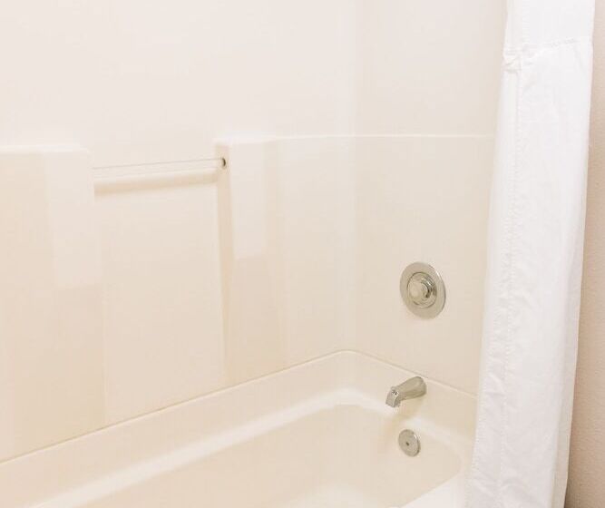 فندق على الطريق Quincy Inn And Suites