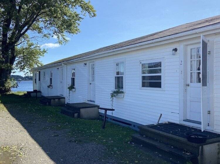بنسيون Spinneys Guesthouse & Beach Cottages